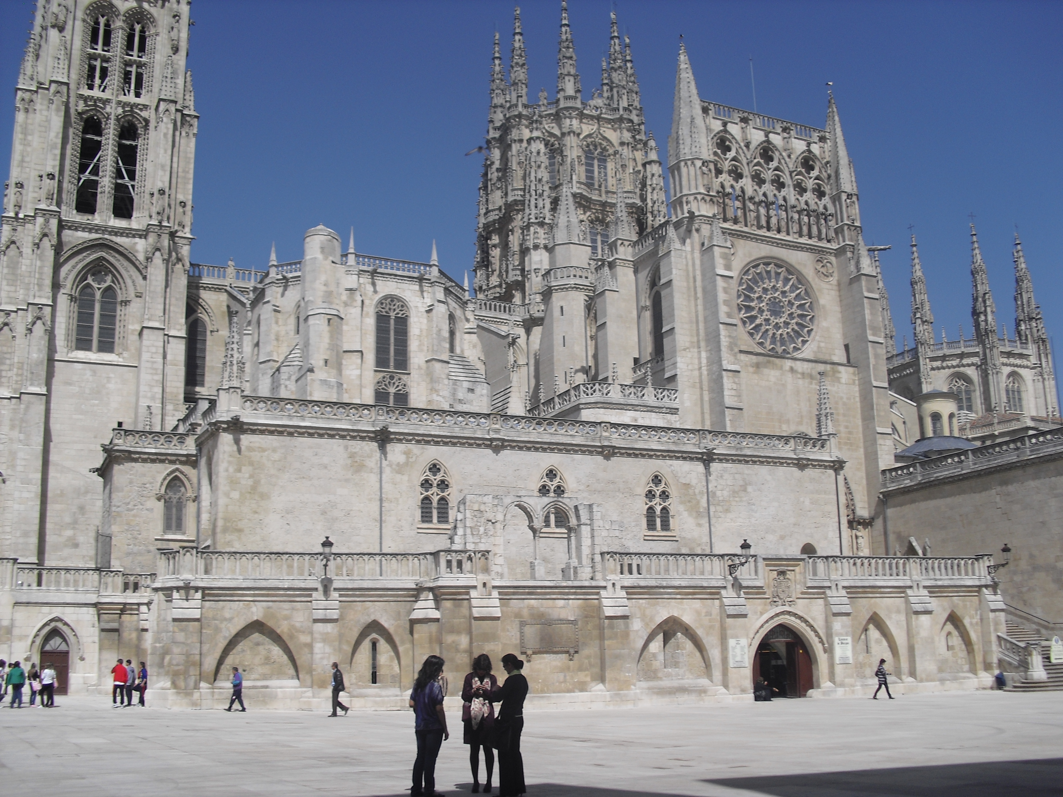 Notre Dame vs Catedral de Burgos